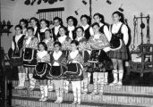 Coro del Colegio en función benéfica en casa de Mahizflor en 1969